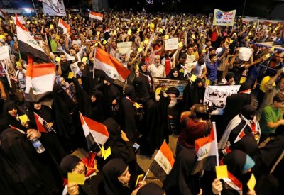 أنصار مقتدى الصدر يتظاهرون ضد الفساد والمحاصصة
