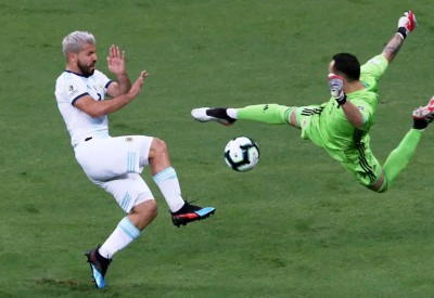 أوسبينا يترك معسكر كولومبيا بسبب والده