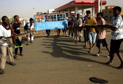 محكمة سودانية تأمر بإعادة خدمة الإنترنت
