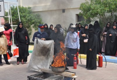 الدفاع المدني تواصل حملتها التوعوية لربات البيوت حول مخاطر تسرب الغاز
