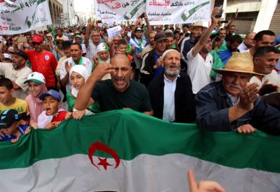 أزمة الجزائر تراوح مكانها.. مبادرات بالجملة دون حلول