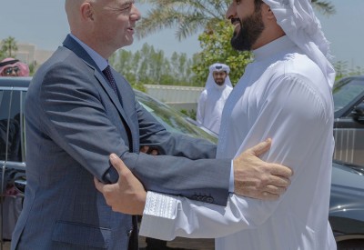 ناصر بن حمد يستقبل رئيس الاتحاد الدولي "الفيفا" إنفانتينو