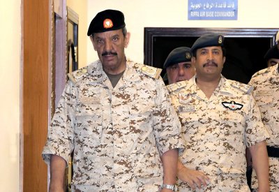 القائد العام يتفقد ويطلع على جاهزية أحد أسلحة قوة الدفاع