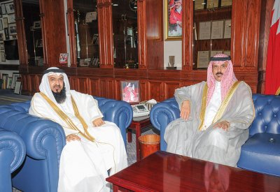 وزير التربية والتعليم يستقبل السيد عادل المعاودة عضو مجلس الشورى