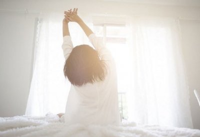 استيقاظ المرأة مبكرا يخفض من خطر إصابتها بسرطان الثدي!