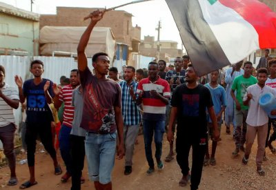 السودان.. تظاهرات مرتقبة والمجلس العسكري يحذر من الفوضى