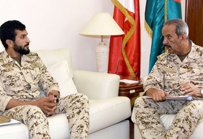 معالي القائد العام لقوة دفاع البحرين يستقبل قائد الحرس الملكي