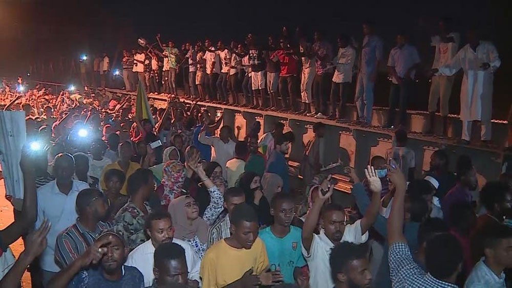 الأمن السوداني يغلق مدخل الاعتصام منعا لتكرار الحوادث