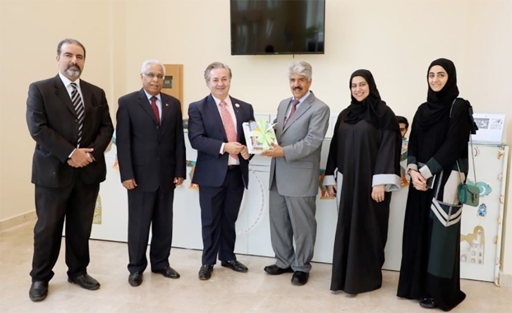 الأمين العام للمؤسسة الخيرية الملكية يزور أكاديمية الطفل ويشيد بمستواها