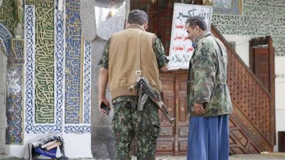 قيادات حوثية تنهب وتهرب الآثار من مساجد صنعاء وصعدة