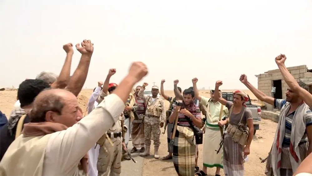 آلاف الأطفال بمرمى قذائف الحوثي.. يواجهون الموت