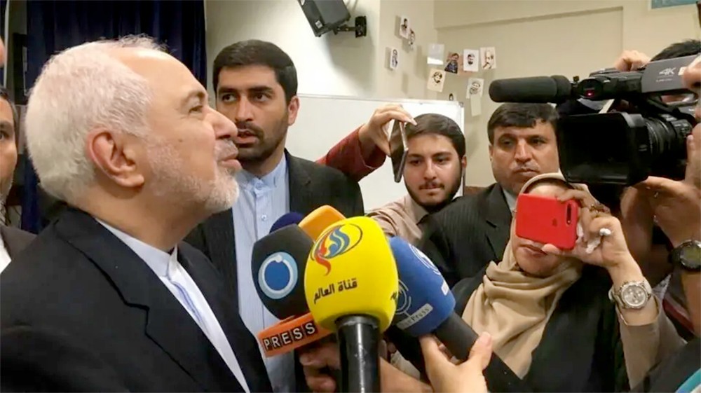 ظريف يرد على هوك: صواريخنا ليست "فوتوشوب" وسترى
