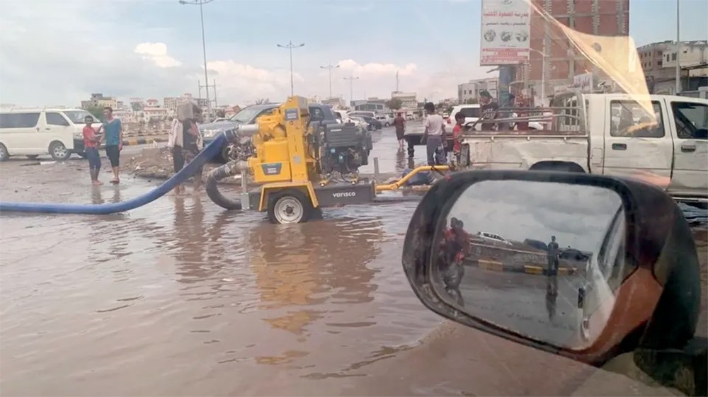 المياه تغمر عدن.. وتحالف دعم الشرعية يطلق إغاثة عاجلة
