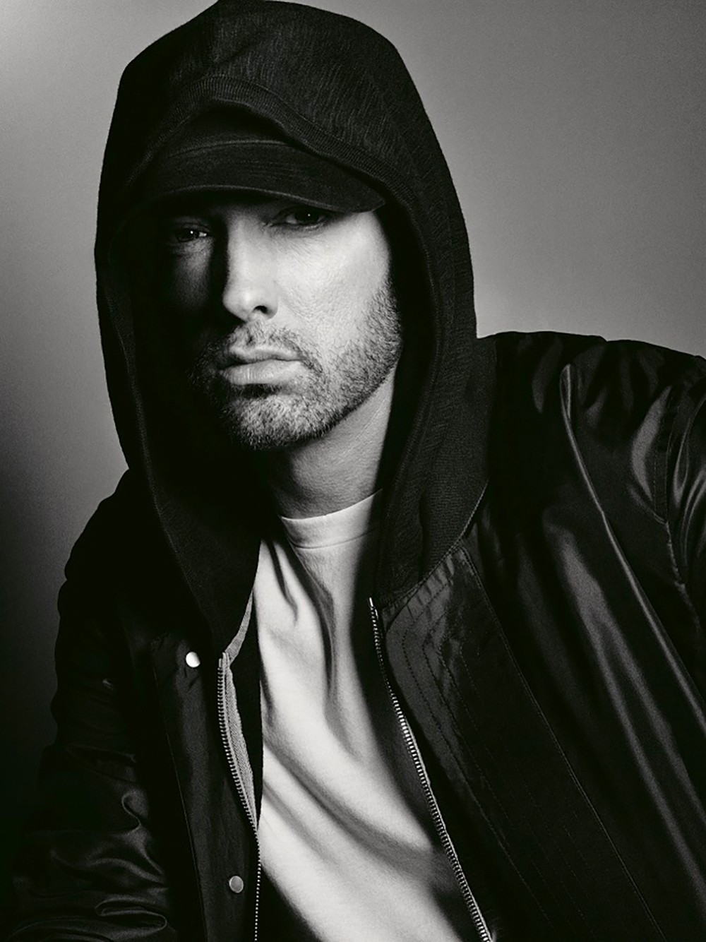 EMINƎM يعلن عن عودته إلى أبو ظبي
