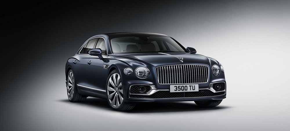 BENTLEY FLYING SPUR الجديدة كلّياً - سيارة سيدان رياضية تتلاقى مع مركبة ليموزين فاخرة