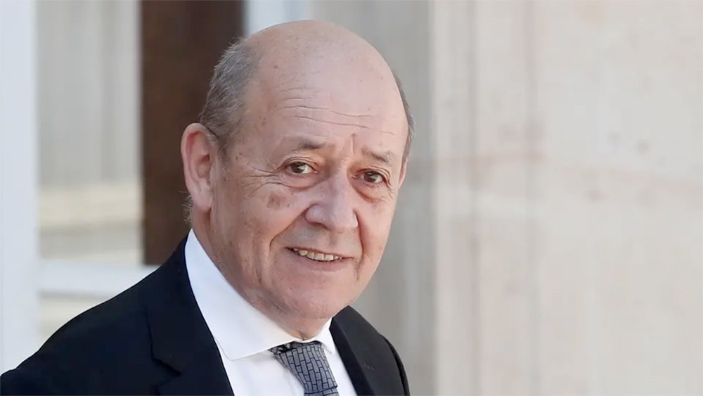 لودريان: فرنسا تتابع "باهتمام" الوضع في الجزائر