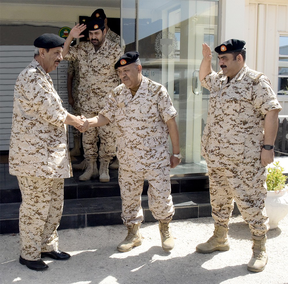 معالي القائد العام لقوة الدفاع يقوم بزيارة تفقدية لعدد من وحدات قوة دفاع البحرين