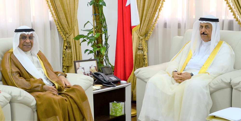 معالي الشيخ عبدالرحمن بن محمد يستقبل رئيس مجلس الأوقاف الجعفرية