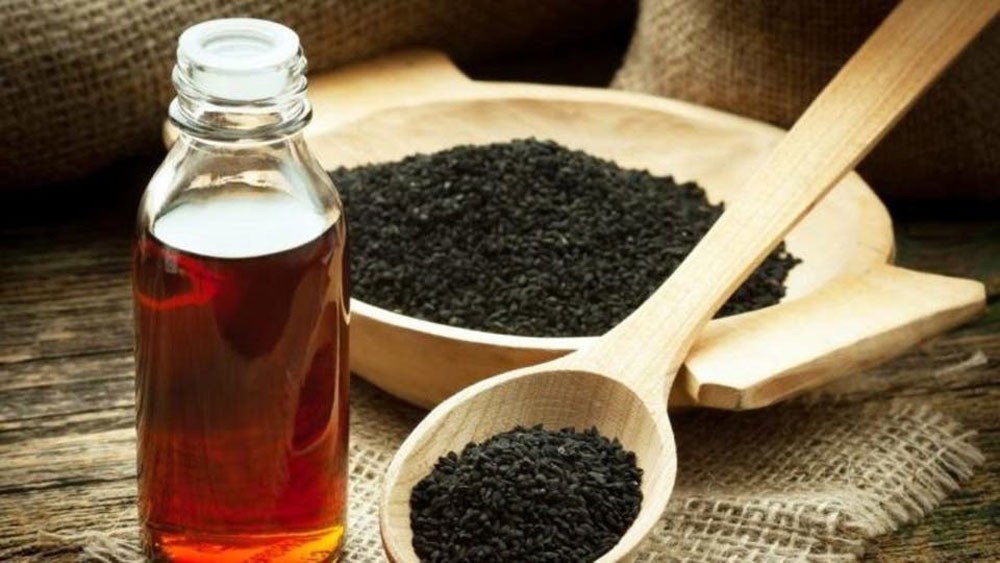 زيت الحبة السوداء لعلاج حب الشباب وتساقط الشعر