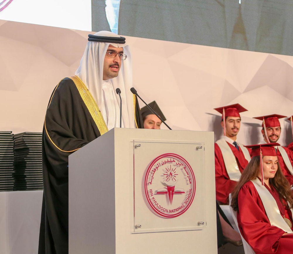  سمو رئيس الوزراء ينيب سمو الشيخ خليفة بن علي آل خليفة لحضور حفل مدرسة ابن خلدون‎