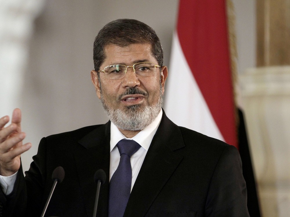 مرسي يوارى الثرى في القاهرة بحضور عدد من أفراد أسرته