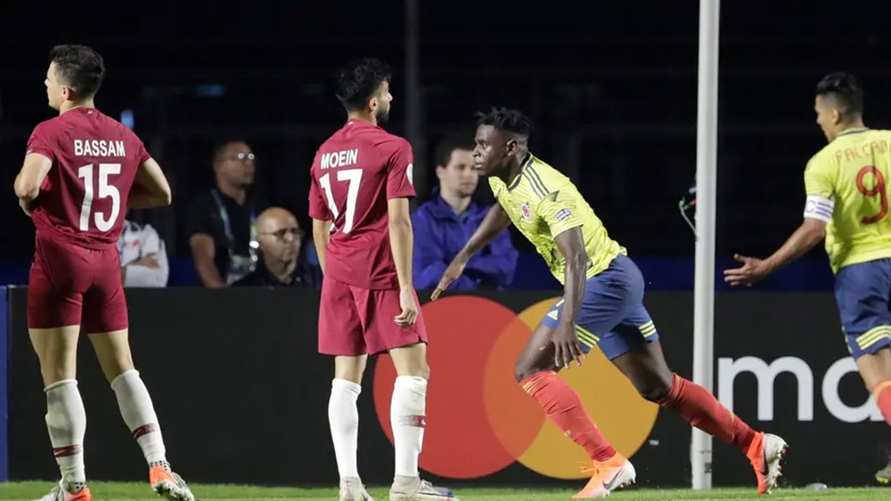 كولومبيا تتغلب على قطر وتتأهل إلى ربع النهائي