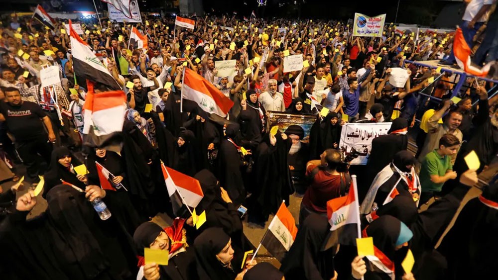 أنصار مقتدى الصدر يتظاهرون ضد الفساد والمحاصصة