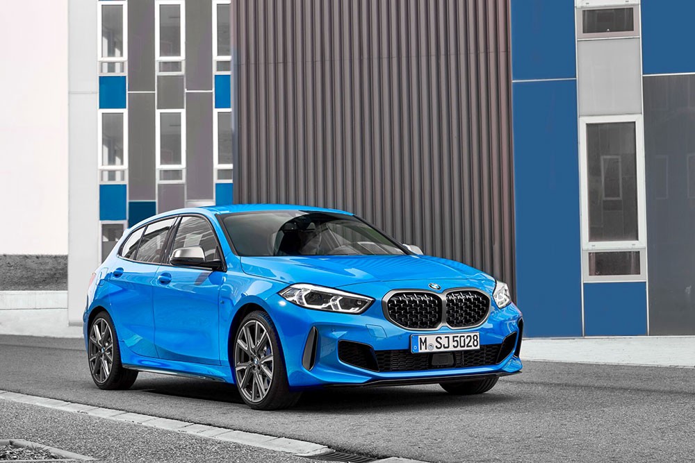 BMW الفئة الأولى الجديدة كلياً