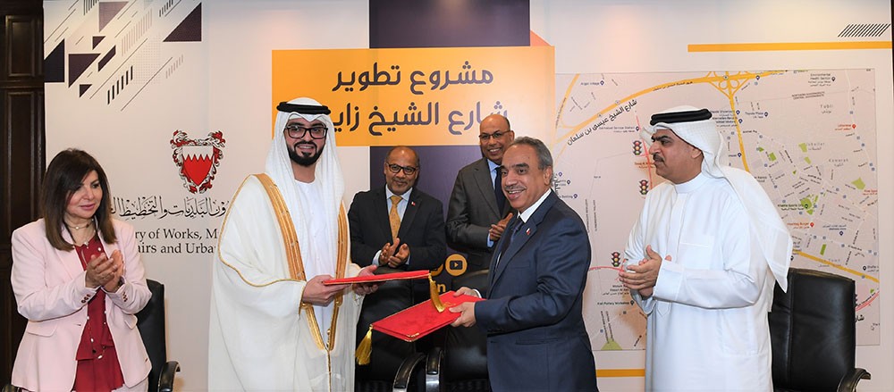 الأشغال توقع اتفاقية ترسية المرحلة الأولى من مشروع تطوير شارع الشيخ زايد