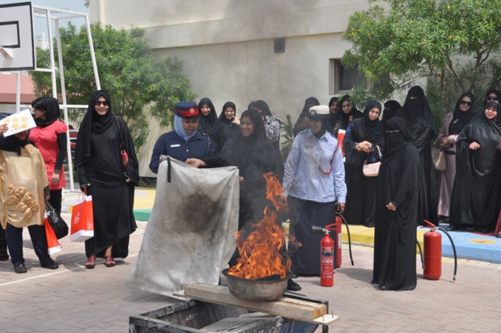 الدفاع المدني تواصل حملتها التوعوية لربات البيوت حول مخاطر تسرب الغاز