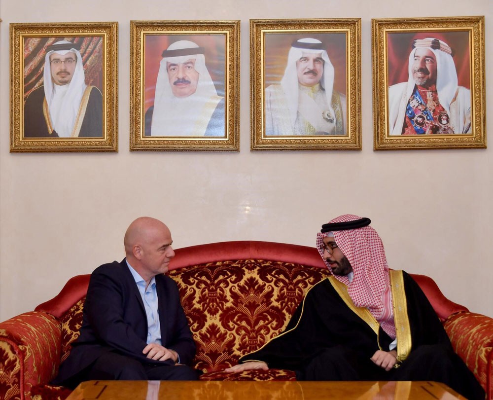 وزير الشباب يستقبل رئيس الاتحاد الدولي لكرة القدم "الفيفا"