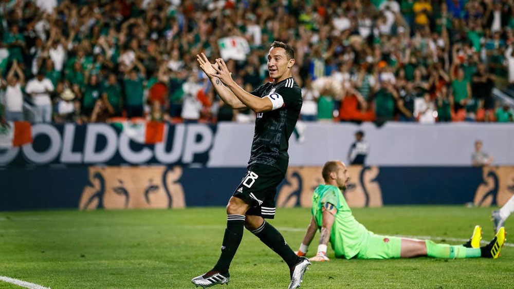 المكسيكي غوادرادو يحقق رقماً تاريخياً مع منتخب بلاده