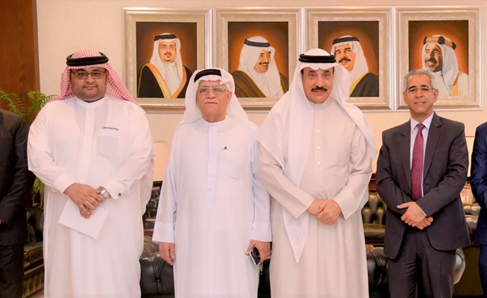 وزير العمل يستعرض مع وفد نيابي آليات التوظيف الجديدة