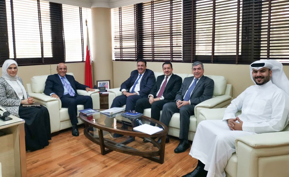 الأمين العام للتعليم العالي يطّلع على برامج معهد الدراسات المصرفية والمالية