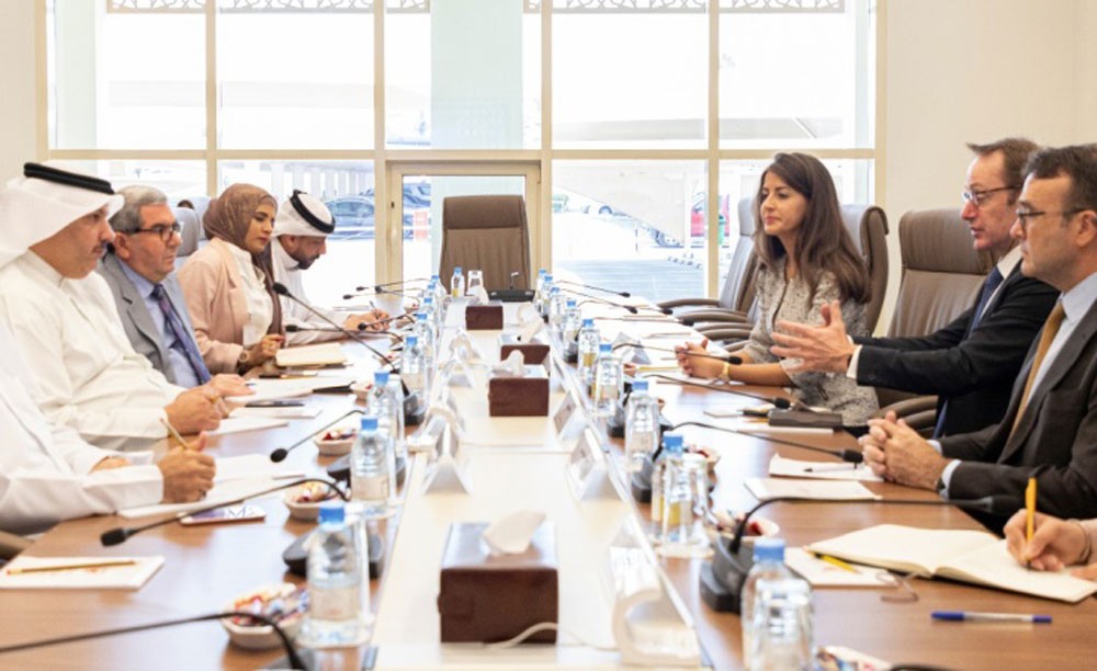 أمين عام مجلس النواب يبحث تعزيز التعاون مع فريق الشركاء العالميين للحوكمة