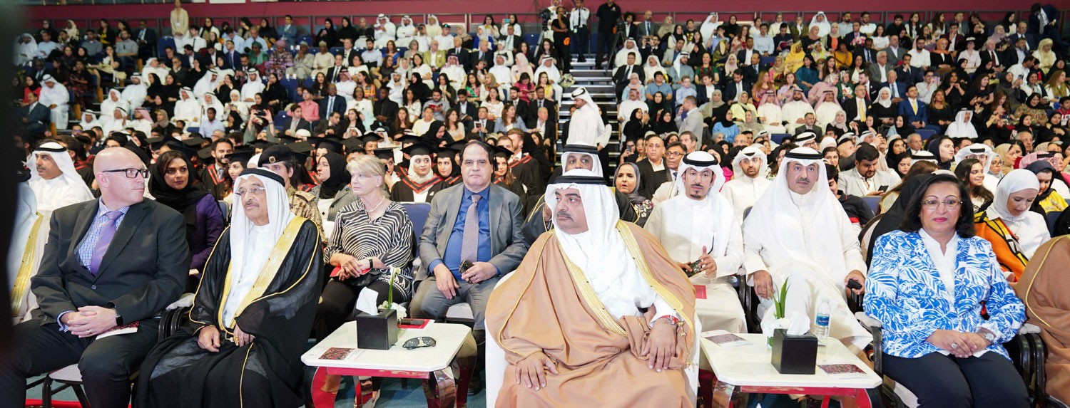 سمو الشيخ سلمان بن خليفة يحضر حفل تخريج الفوج العاشر للكلية الملكية للجراحين