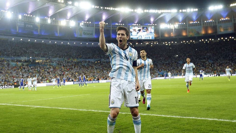 البرازيل تطلب من ميسي وضع بصمات "أصابعه" في ماراكانا