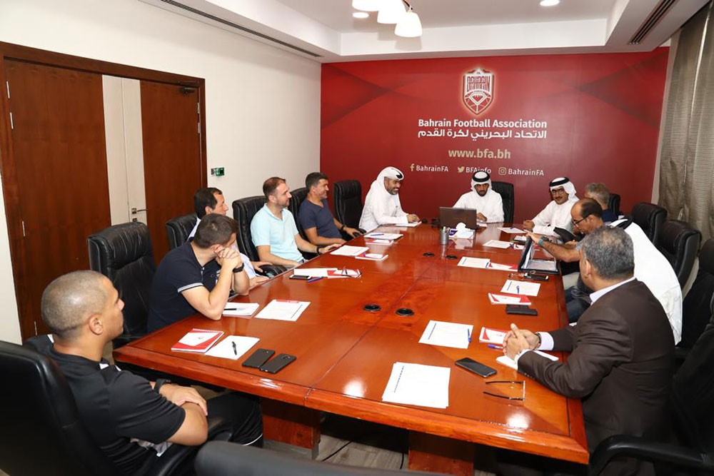 اجتماع تنسيقي بين مدربي المنتخبين الأول والأولمبي مع مدرب المحرق