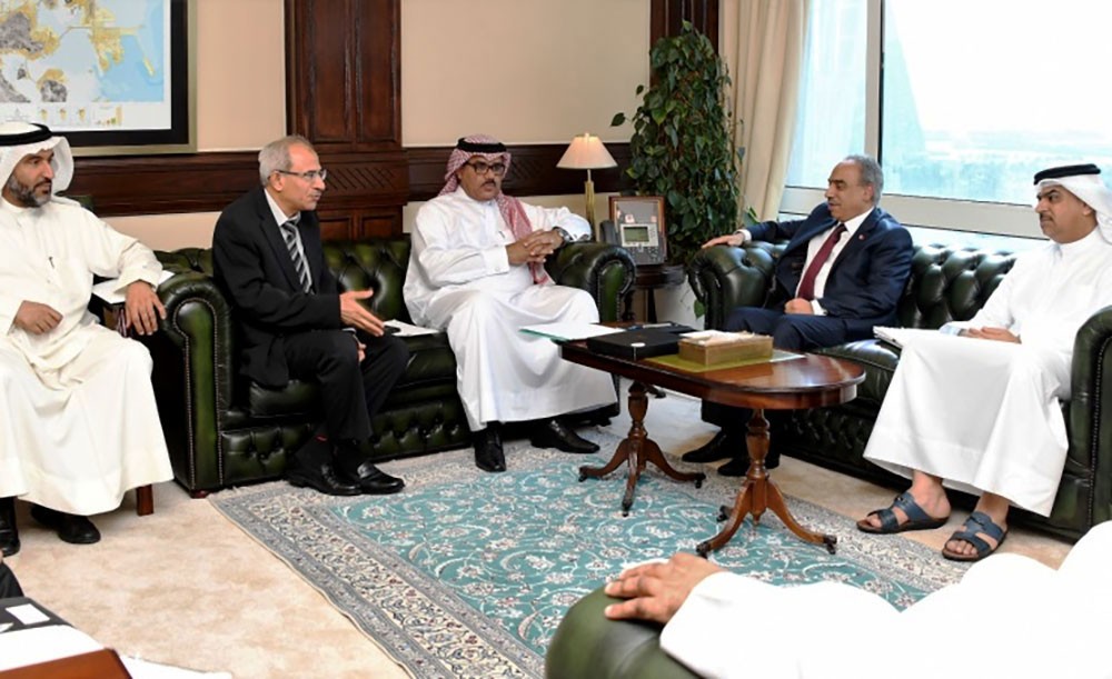 وزير الأشغال يبحث احتياجات الدائرة الثامنة بالشمالية مع النائب الذوادي