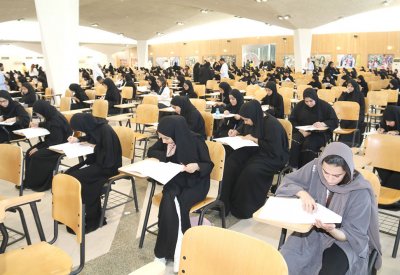 1800 طالب يؤدون اختبار القدات بجامعة البحرين في يومه الأول