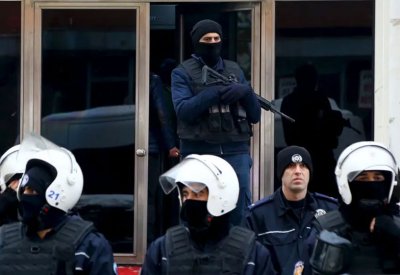 حملة اعتقالات جديدة في تركيا.. توقيف 122 عسكرياً