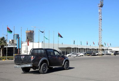 بعد تدمير غرفة "الدرون".. استئناف الملاحة بمطار معيتيقة