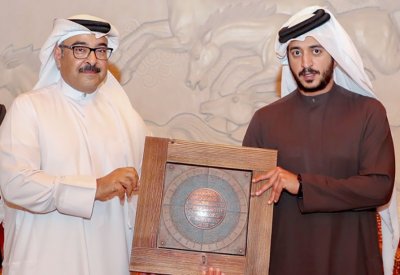 سمو الشيخ خالد بن حمد يستقبل اللجنة المنظمة لمسابقة سموه للذكاء الاصطناعي