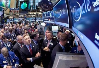 الحذر يدفع المستثمرين لسحب 15 مليار دولار من صناديق الأسهم