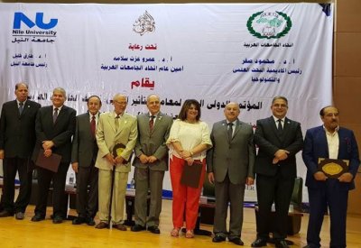 البروفيسور غسان عواد متحدثاً عن أهمية البحث العلمي