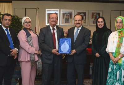 ميرزا يتسلم درعاً تقديرياً من جمعية شعلة المحبة والسلام