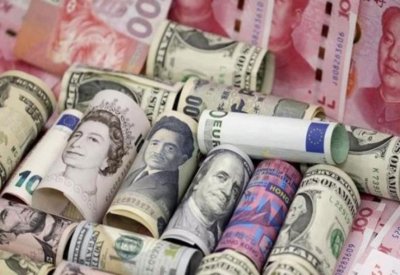 الدولار مستقر قرب أعلى مستوى في 3 أسابيع