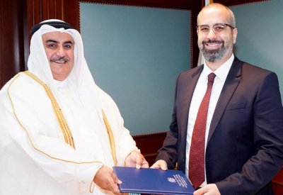 وزير الخارجية يتسلم أوراق تفويض مدير إدارة المشاريع الإقليمية 