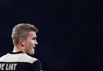  10 ملايين يورو "سر" رفض دي ليخت لبرشلونة
