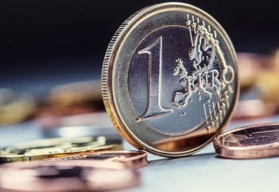 تراجع رهانات خفض الفائدة الأميركية يهوي باليورو